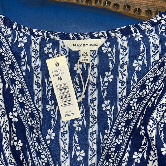 NWT - Max Studio - Crepe V Neck Flutter Sleeve Peplum Blouse - M - Picture 9 of 9